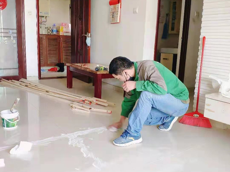 瓷磚地面翻新施工步驟,舊房翻新報價明細,瓷磚地面翻新維修服務(wù),舊家翻新的瓷磚地面怎么處理,翻新瓷磚地面注意事項 